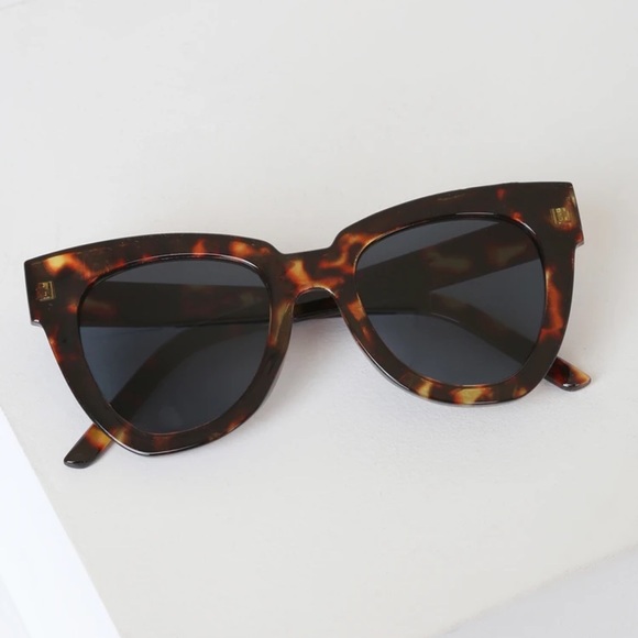 Bold Tortoise Shell Frame Smoke Lens Sunglasses - Picture 2 of 3